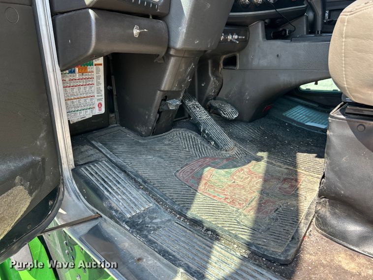 image for item EF2075 2016 Kenworth  T600 semi truck