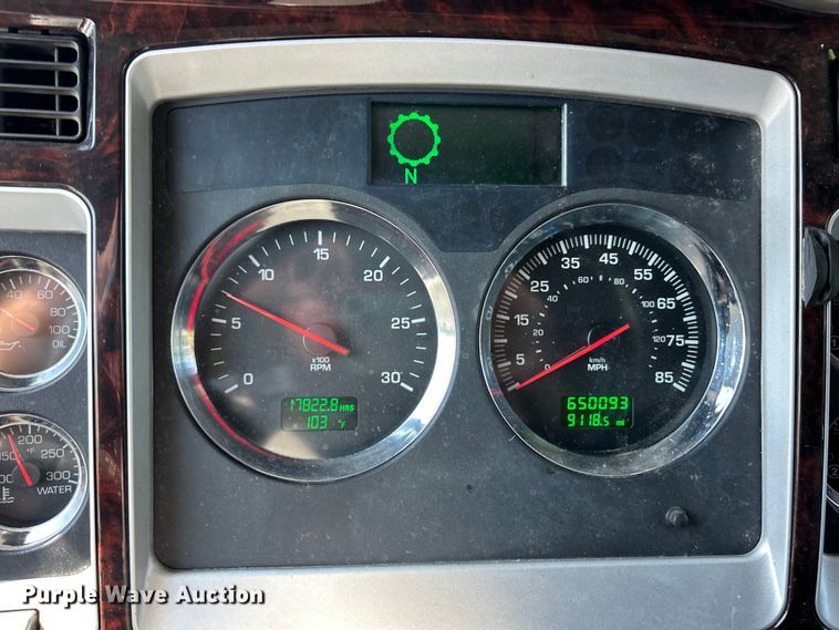 image for item EF2075 2016 Kenworth  T600 semi truck