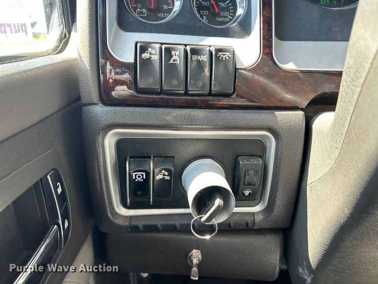 image for item EF2075 2016 Kenworth  T600 semi truck