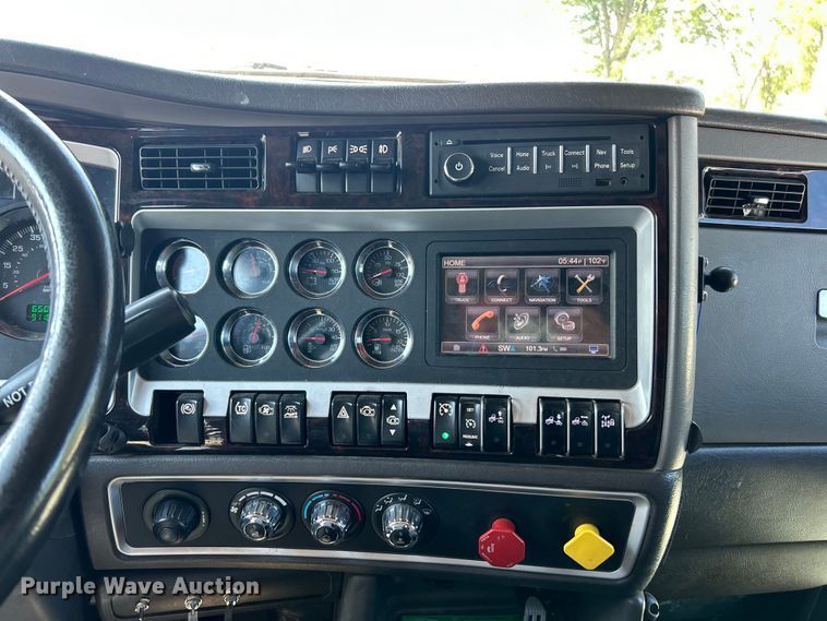 image for item EF2075 2016 Kenworth  T600 semi truck