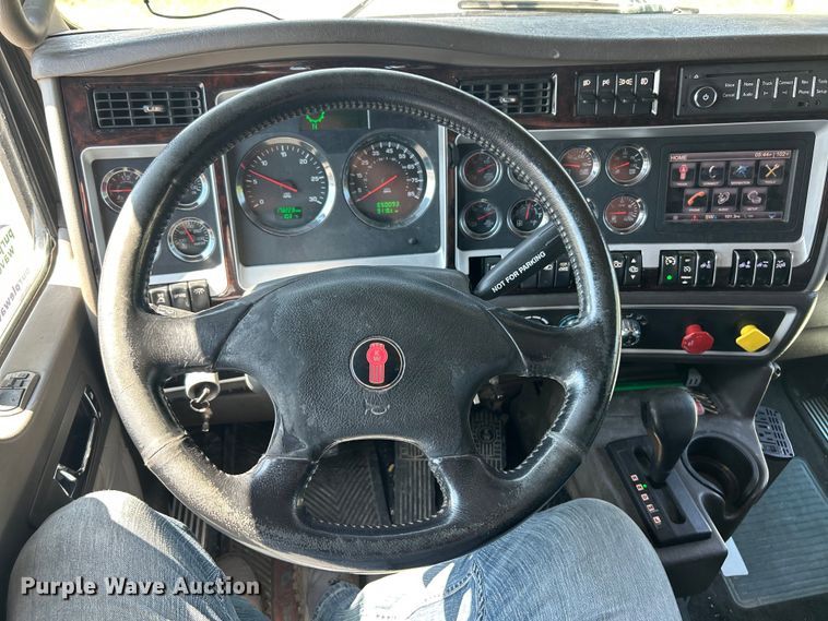 image for item EF2075 2016 Kenworth  T600 semi truck