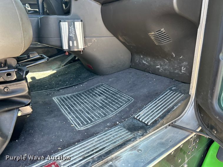 image for item EF2075 2016 Kenworth  T600 semi truck