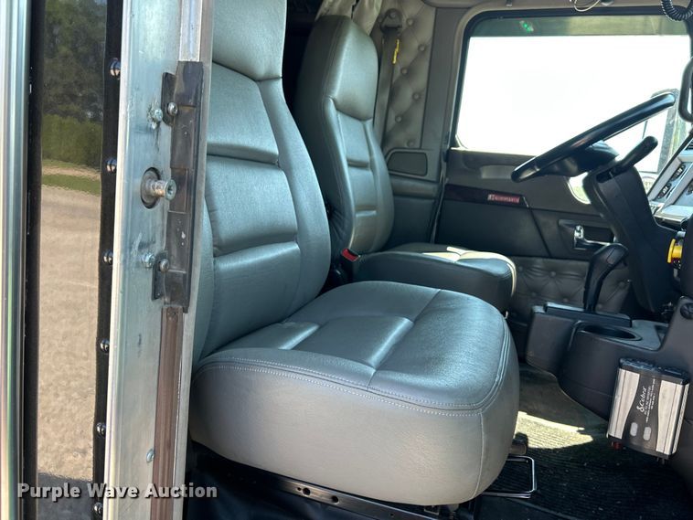 image for item EF2075 2016 Kenworth  T600 semi truck