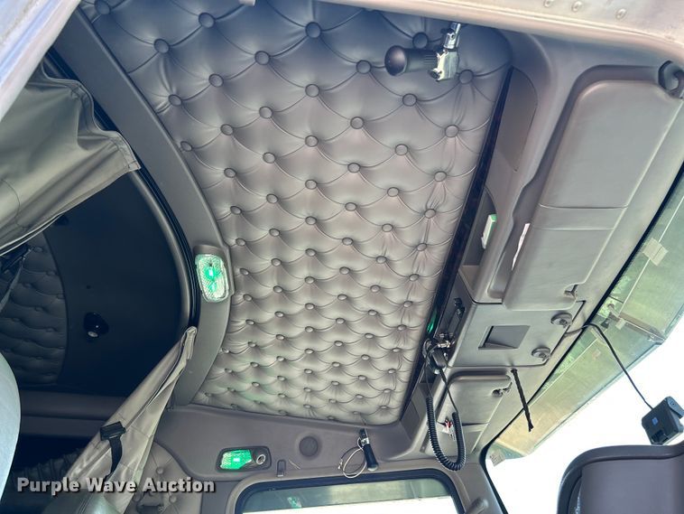 image for item EF2075 2016 Kenworth  T600 semi truck