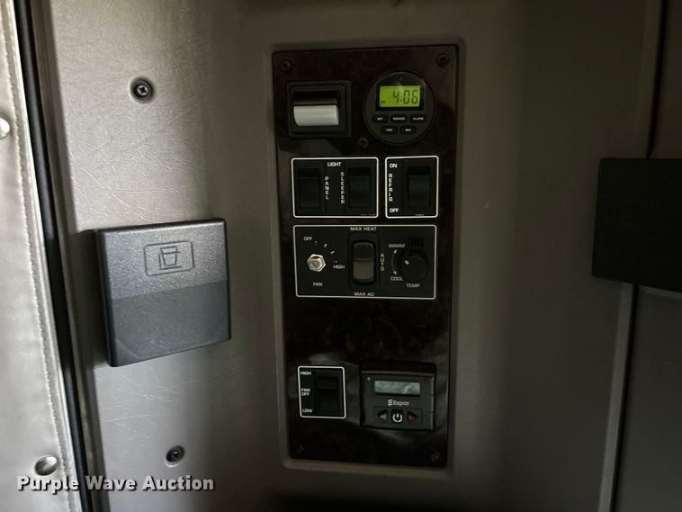 image for item EF2075 2016 Kenworth  T600 semi truck