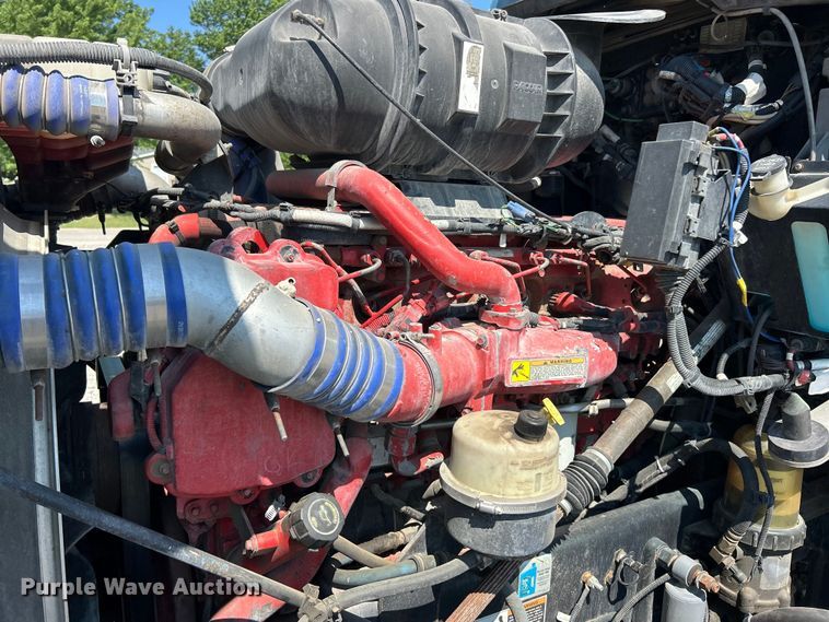 image for item EF2075 2016 Kenworth  T600 semi truck