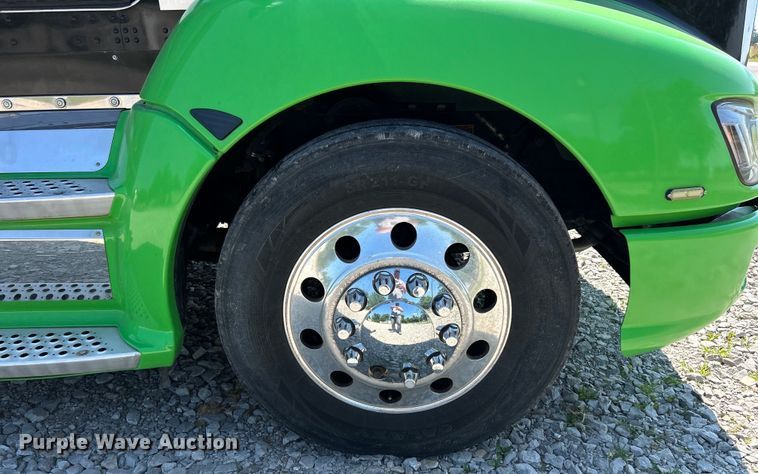 image for item EF2075 2016 Kenworth  T600 semi truck