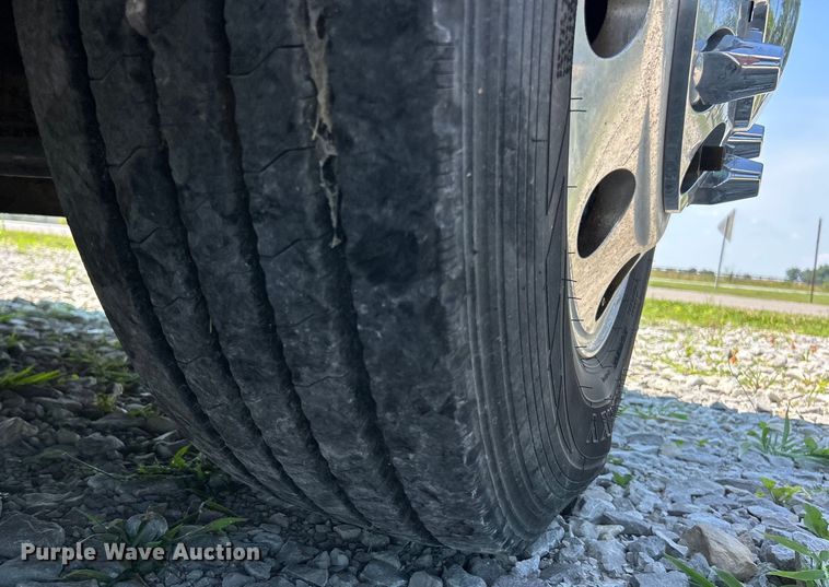 image for item EF2075 2016 Kenworth  T600 semi truck