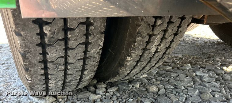 image for item EF2075 2016 Kenworth  T600 semi truck