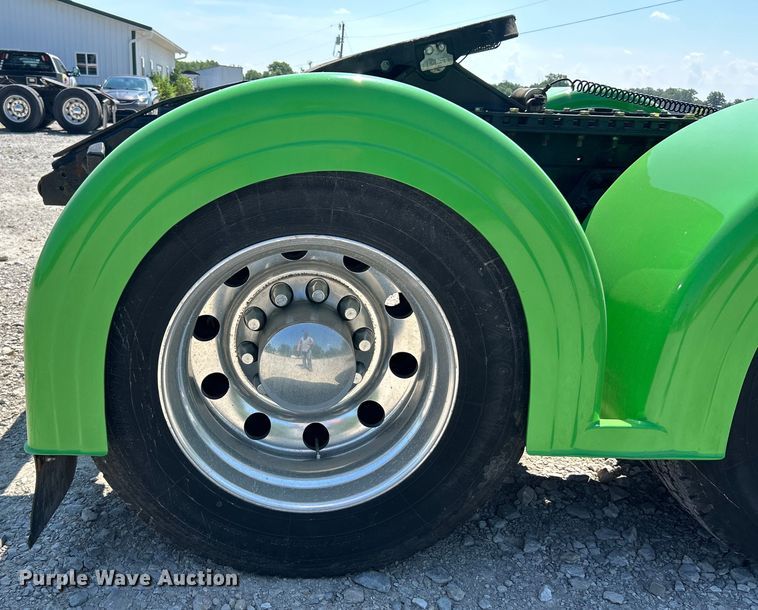 image for item EF2075 2016 Kenworth  T600 semi truck