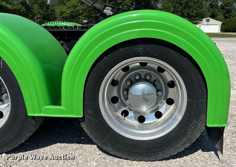 image for item EF2075 2016 Kenworth  T600 semi truck