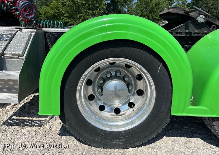 image for item EF2075 2016 Kenworth  T600 semi truck