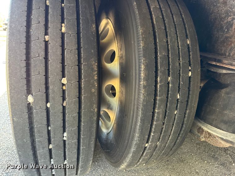 image for item EF2184 2011 XL Specialized Trailers Inc XL 70HDG lowboy equipment trailer