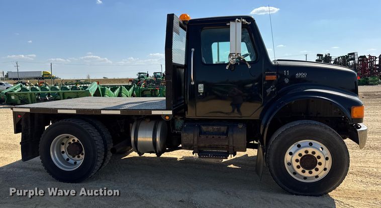 image for item EF2186 1995 International 4800 flatbed truck