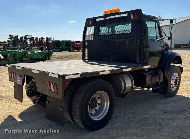 image for item EF2186 1995 International 4800 flatbed truck