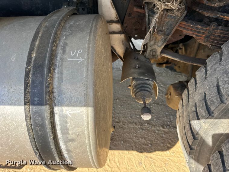 image for item EF2186 1995 International 4800 flatbed truck