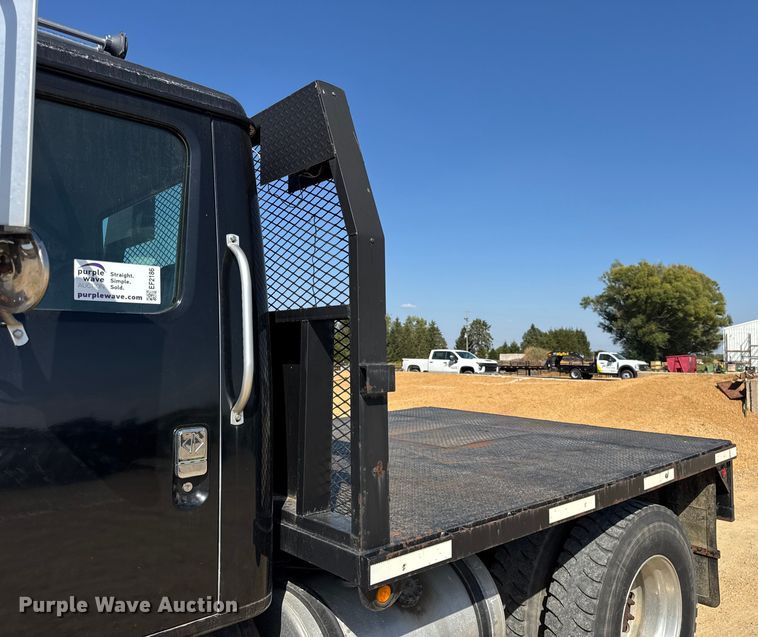 image for item EF2186 1995 International 4800 flatbed truck