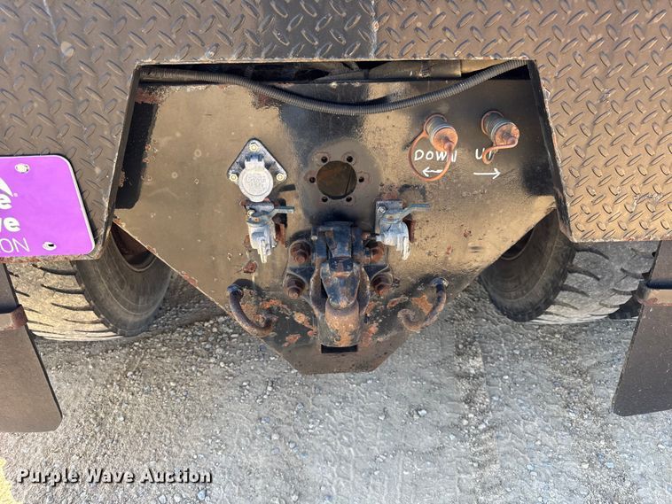 image for item EF2186 1995 International 4800 flatbed truck