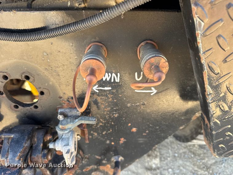 image for item EF2186 1995 International 4800 flatbed truck