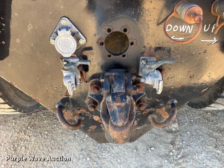 image for item EF2186 1995 International 4800 flatbed truck