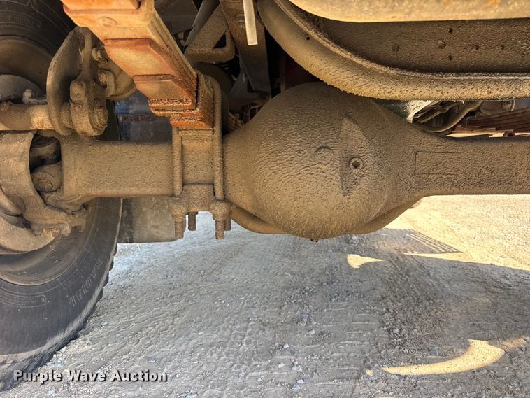 image for item EF2186 1995 International 4800 flatbed truck