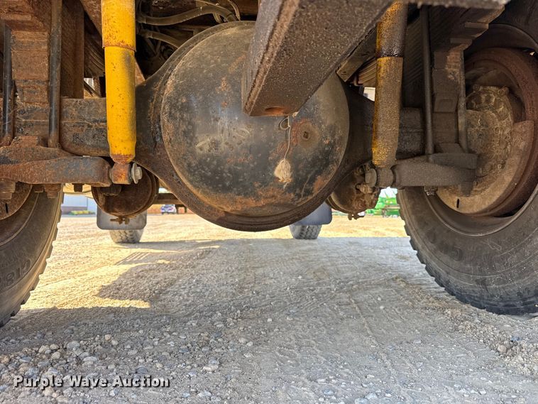 image for item EF2186 1995 International 4800 flatbed truck