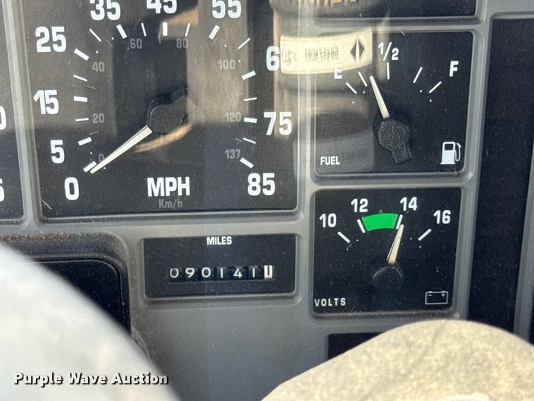 image for item EF2186 1995 International 4800 flatbed truck