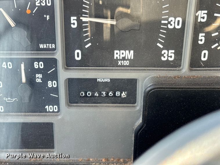 image for item EF2186 1995 International 4800 flatbed truck