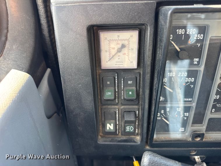 image for item EF2186 1995 International 4800 flatbed truck