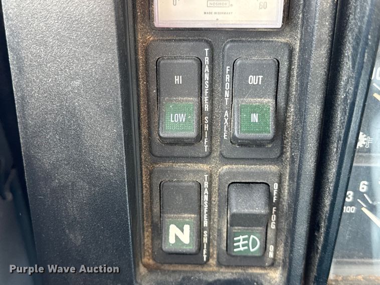 image for item EF2186 1995 International 4800 flatbed truck