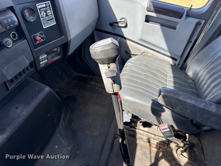 image for item EF2186 1995 International 4800 flatbed truck