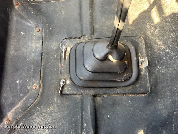 image for item EF2186 1995 International 4800 flatbed truck