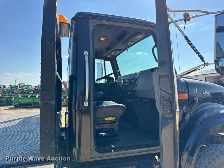 image for item EF2186 1995 International 4800 flatbed truck