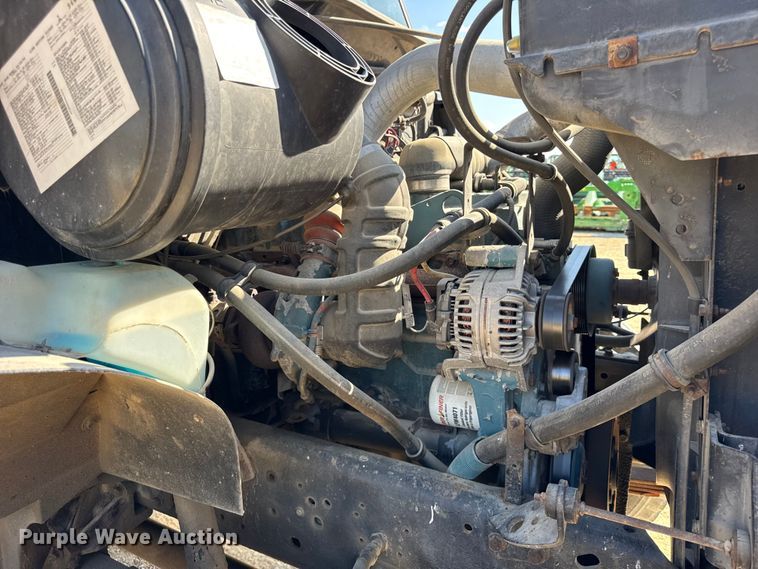 image for item EF2186 1995 International 4800 flatbed truck