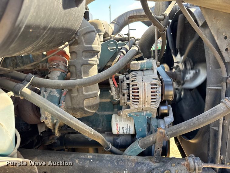 image for item EF2186 1995 International 4800 flatbed truck