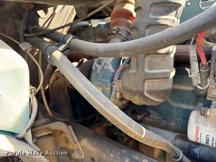 image for item EF2186 1995 International 4800 flatbed truck