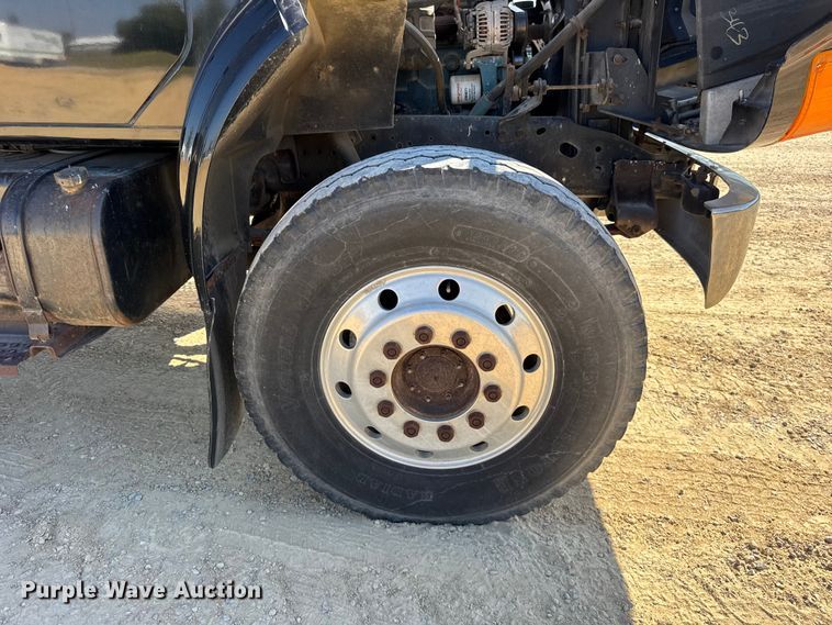 image for item EF2186 1995 International 4800 flatbed truck