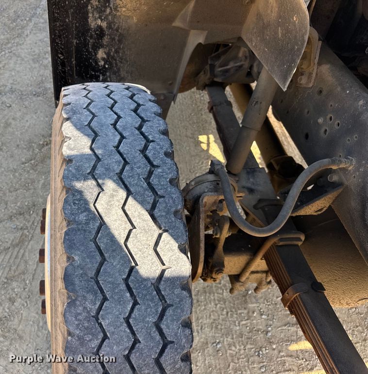 image for item EF2186 1995 International 4800 flatbed truck