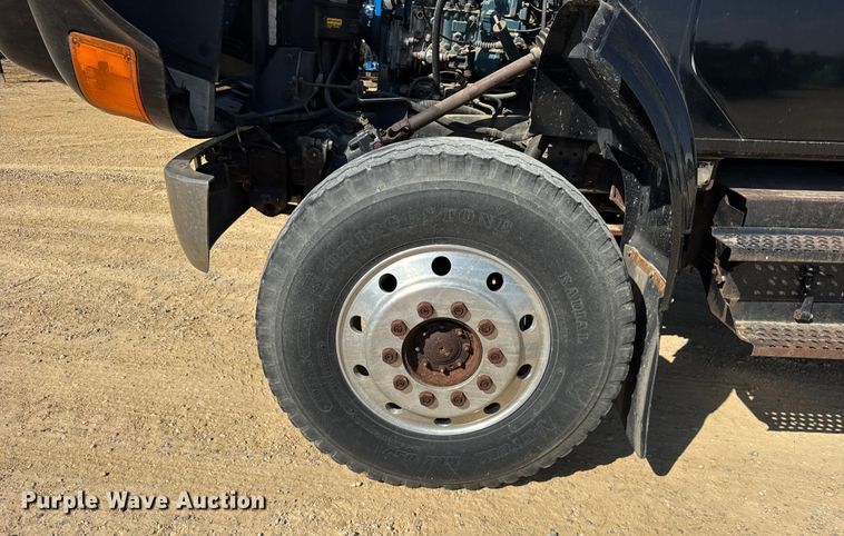 image for item EF2186 1995 International 4800 flatbed truck