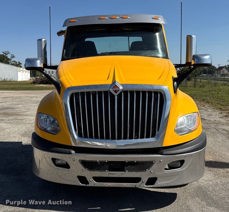 image for item EF2190 2021 International LT625 