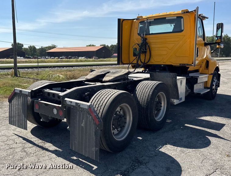 image for item EF2190 2021 International LT625 