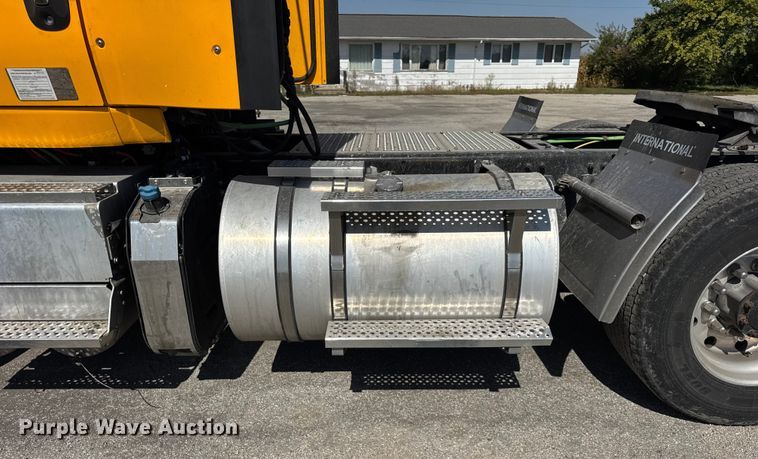 image for item EF2190 2021 International LT625 