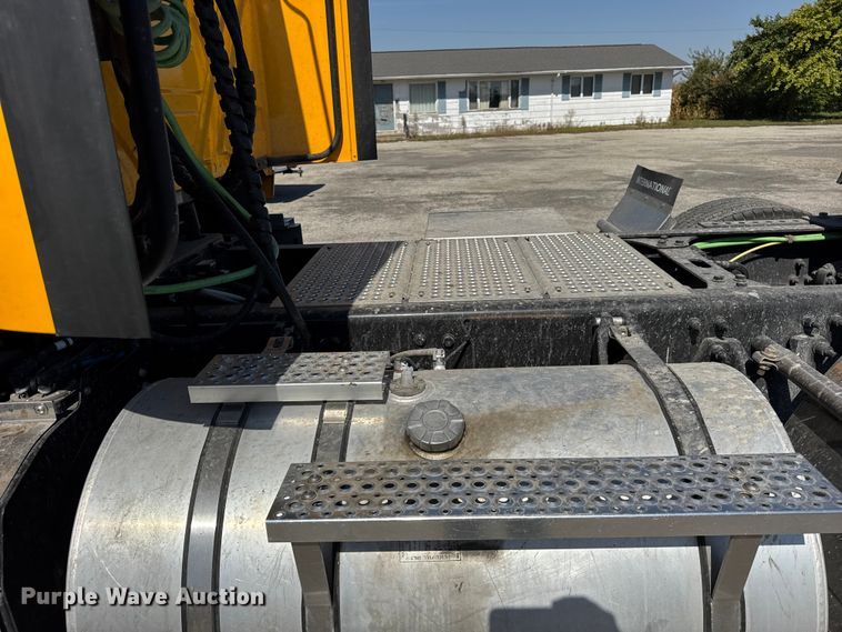 image for item EF2190 2021 International LT625 