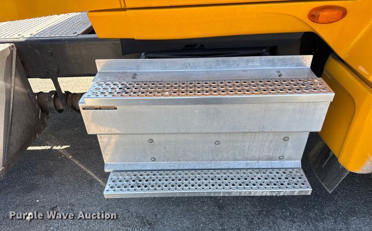 image for item EF2190 2021 International LT625 