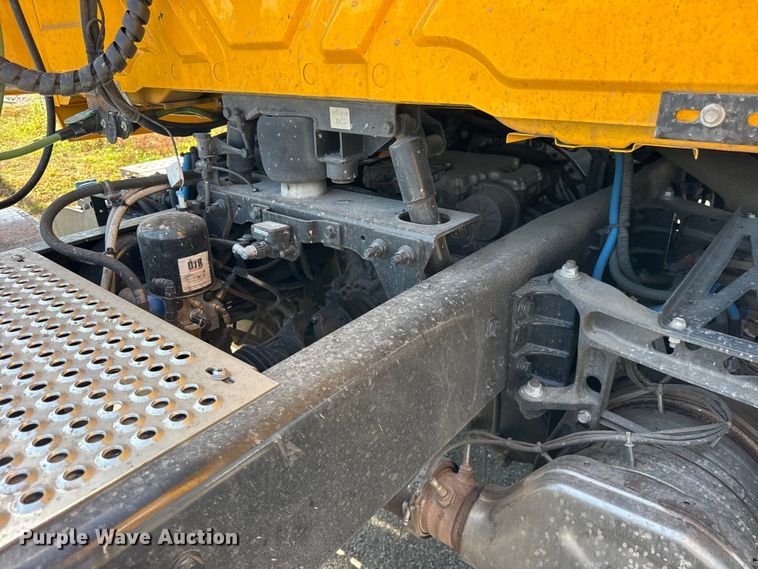 image for item EF2190 2021 International LT625 