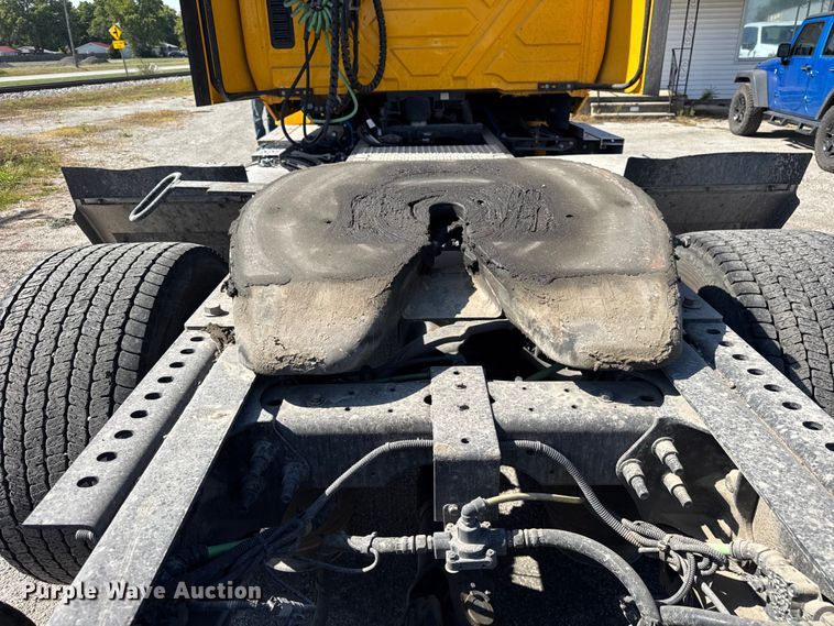 image for item EF2190 2021 International LT625 