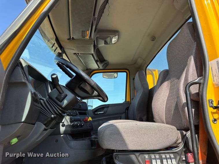 image for item EF2190 2021 International LT625 