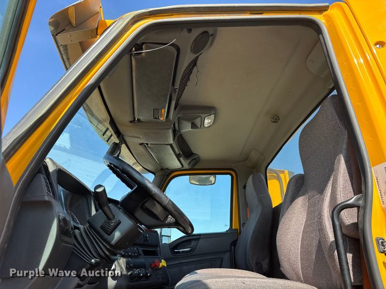 image for item EF2190 2021 International LT625 