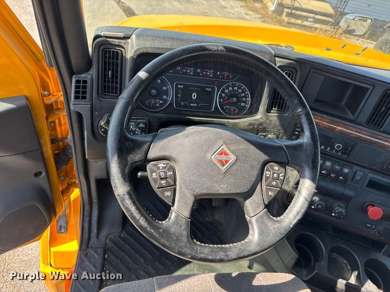 image for item EF2190 2021 International LT625 