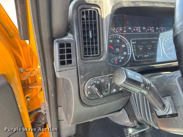 image for item EF2190 2021 International LT625 